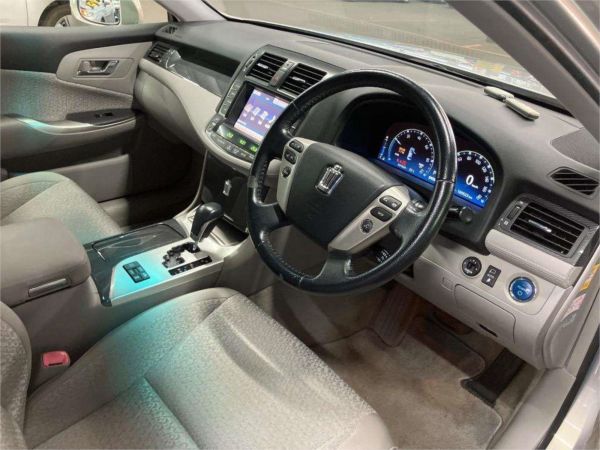 2011 Toyota Crown Sedan GWS204 L Package image