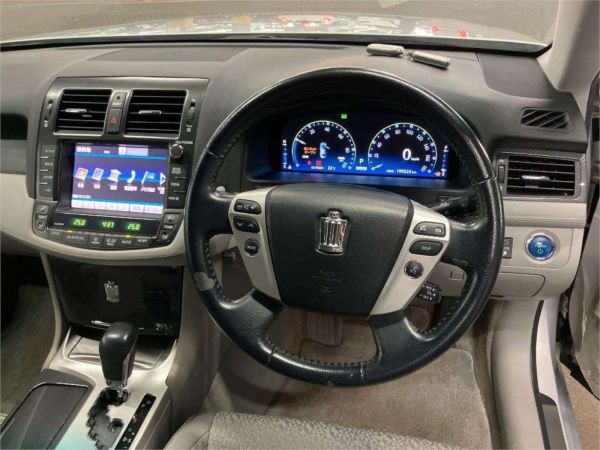 2011 Toyota Crown Sedan GWS204 L Package image