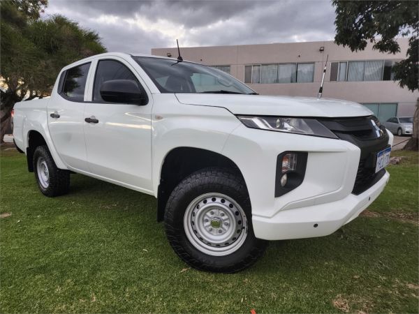2019 Mitsubishi Triton MR GLX image
