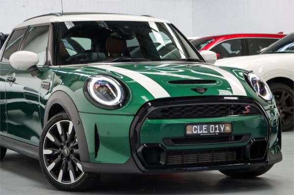 2022 MINI Cooper F55 LCI-2 S MINI Yours image