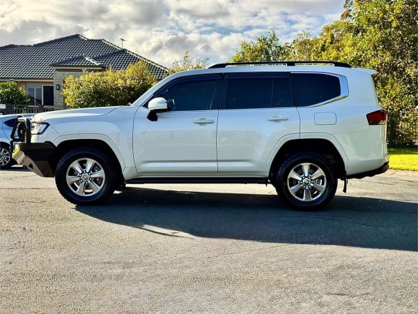 2022 Toyota Landcruiser FJA300R VX image