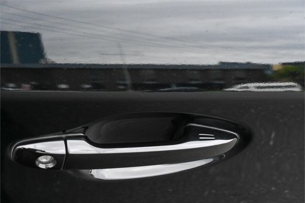 2015 Toyota Prius Liftback ZVW30R MY12 image