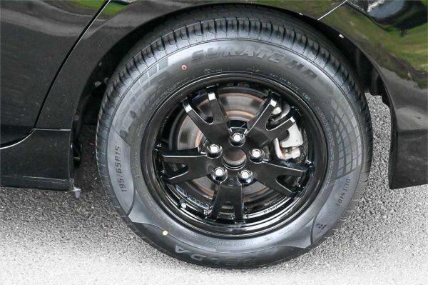 2015 Toyota Prius Liftback ZVW30R MY12 image