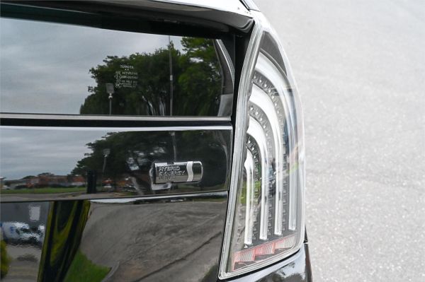 2015 Toyota Prius Liftback ZVW30R MY12 image