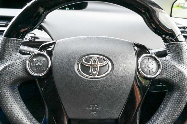2015 Toyota Prius Liftback ZVW30R MY12 image