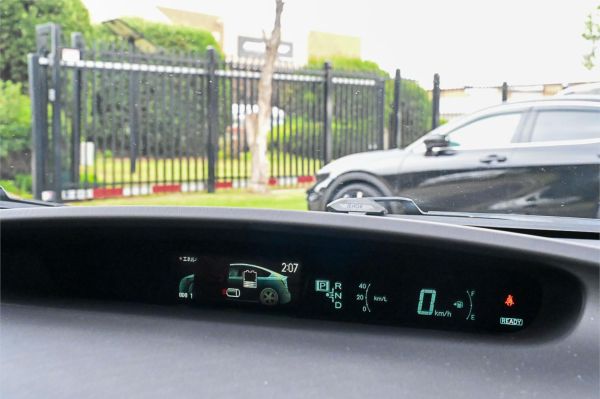 2015 Toyota Prius Liftback ZVW30R MY12 image
