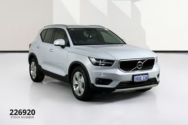 2022 Volvo XC40  T4 Momentum image
