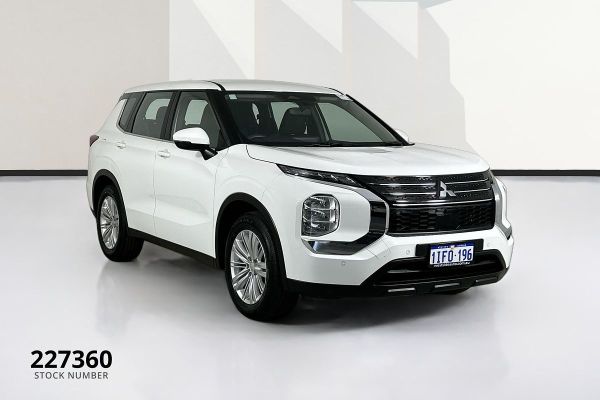 2024 Mitsubishi Outlander ZM ES image