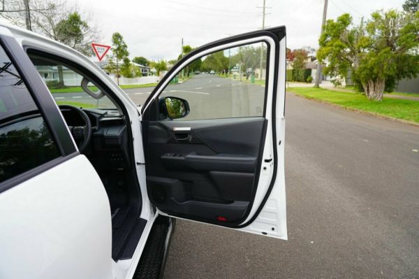 2025 Toyota Hilux GUN227R SR5 image