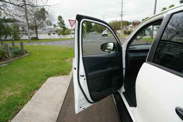 2025 Toyota Hilux GUN227R SR5 image