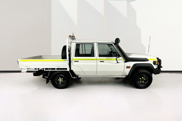 2025 Toyota Landcruiser GDJL79R GXL image