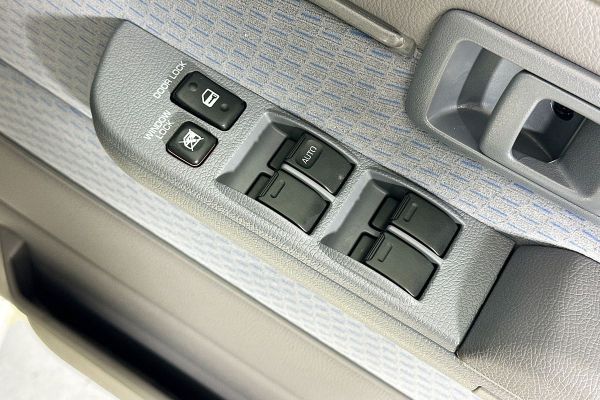 2025 Toyota Landcruiser GDJL79R GXL image