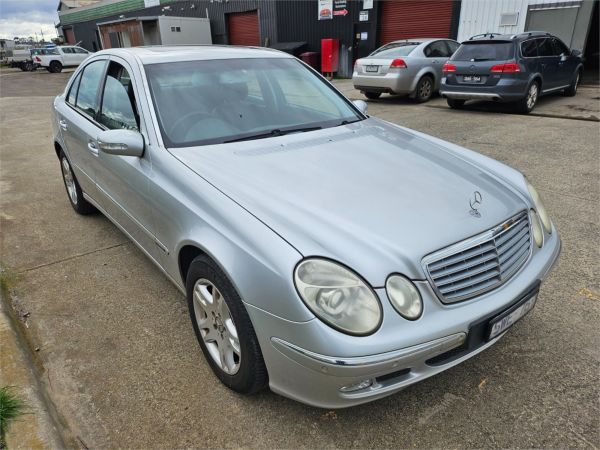 2004 Mercedes-Benz E-Class Sedan W211 E320 Elegance image