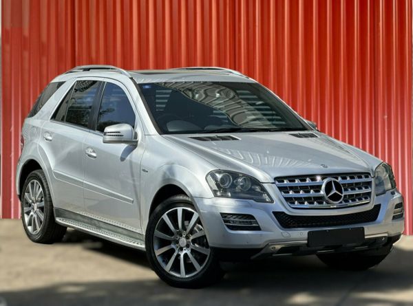 2011 Mercedes-Benz ML300 CDI 164 MY11 Grand Edition (4x4) Brilliant Silver 7 Speed image