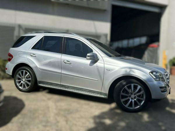 2011 Mercedes-Benz ML300 CDI 164 MY11 Grand Edition (4x4) Brilliant Silver 7 Speed image