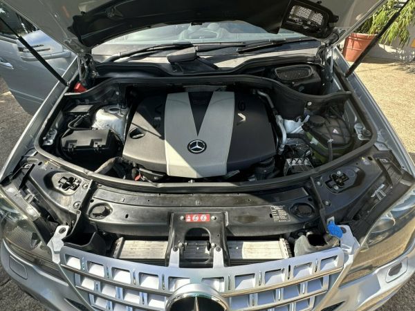 2011 Mercedes-Benz ML300 CDI 164 MY11 Grand Edition (4x4) Brilliant Silver 7 Speed image