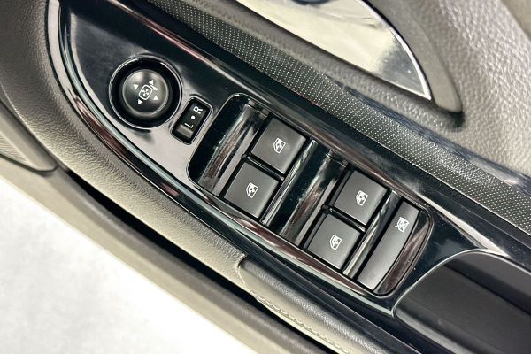 2016 Holden COMMODORE SS-V REDLINE VF II image
