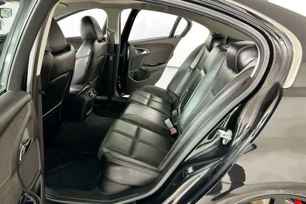 2016 Holden COMMODORE SS-V REDLINE VF II image