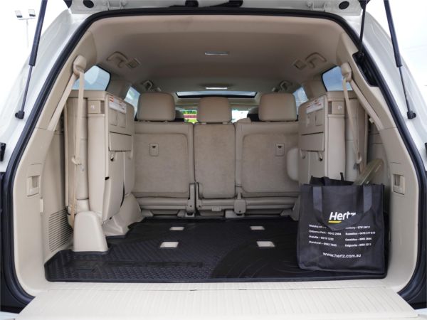 2019 Toyota Landcruiser VDJ200R Sahara image