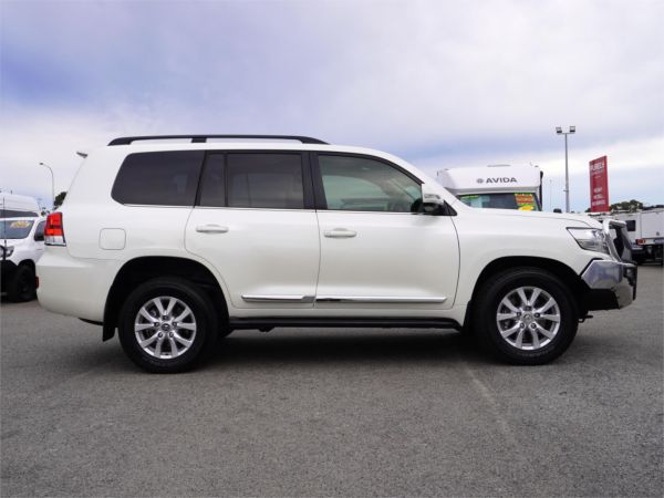 2019 Toyota Landcruiser VDJ200R Sahara image