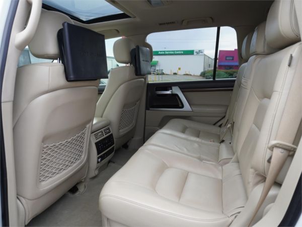 2019 Toyota Landcruiser VDJ200R Sahara image