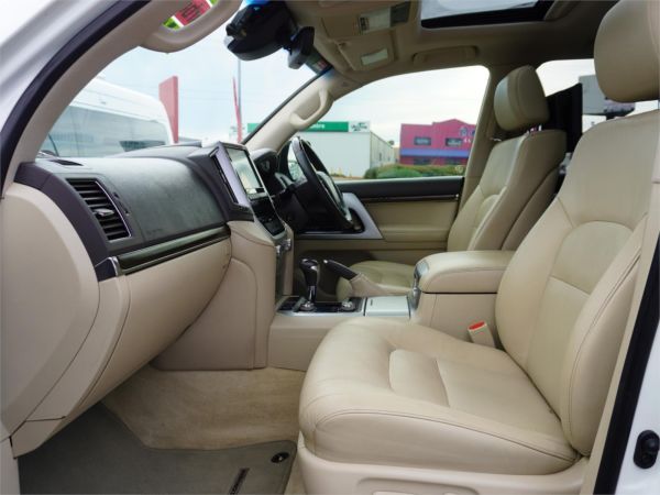 2019 Toyota Landcruiser VDJ200R Sahara image