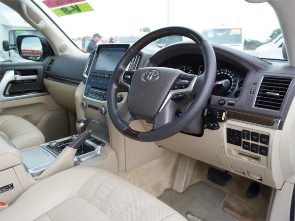 2019 Toyota Landcruiser VDJ200R Sahara image