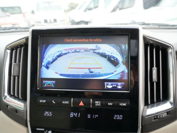2019 Toyota Landcruiser VDJ200R Sahara image