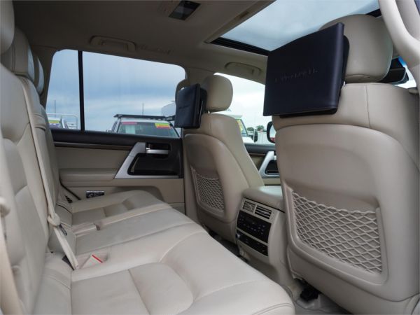2019 Toyota Landcruiser VDJ200R Sahara image