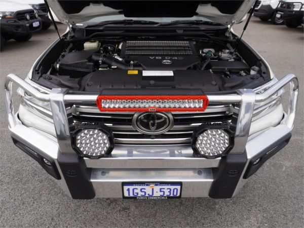 2019 Toyota Landcruiser VDJ200R Sahara image