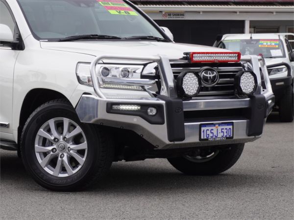 2019 Toyota Landcruiser VDJ200R Sahara image