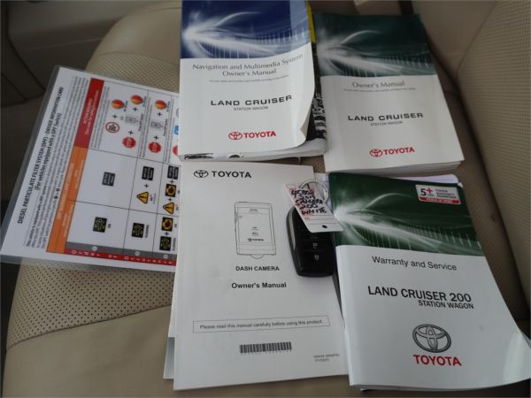 2019 Toyota Landcruiser VDJ200R Sahara image
