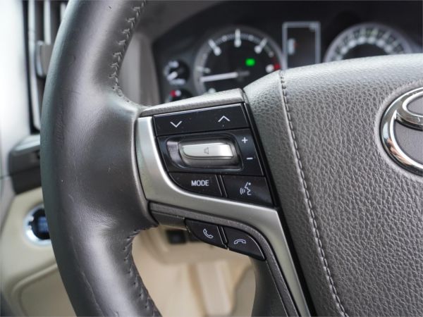 2019 Toyota Landcruiser VDJ200R Sahara image