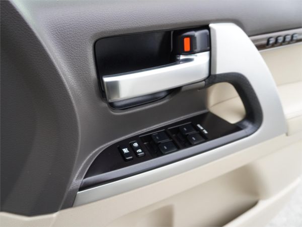 2019 Toyota Landcruiser VDJ200R Sahara image