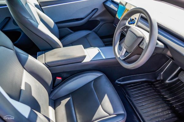 2025 Tesla Model 3 image