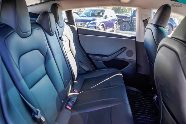 2025 Tesla Model 3 image
