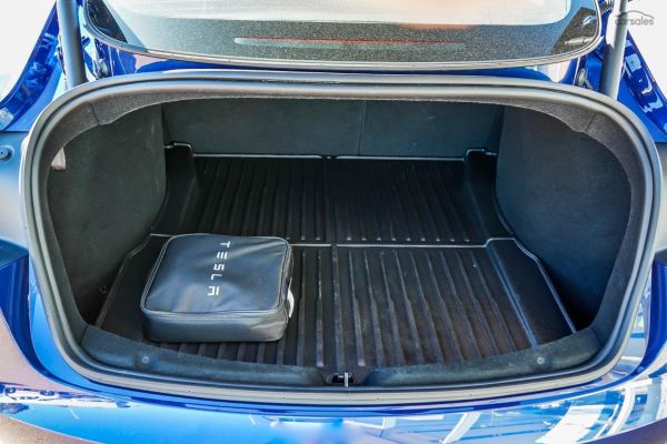 2025 Tesla Model 3 image