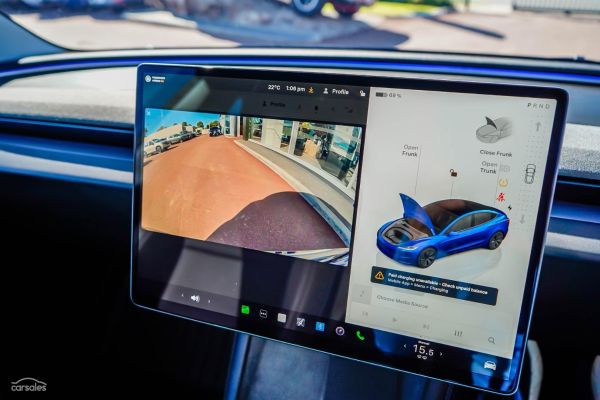 2025 Tesla Model 3 image