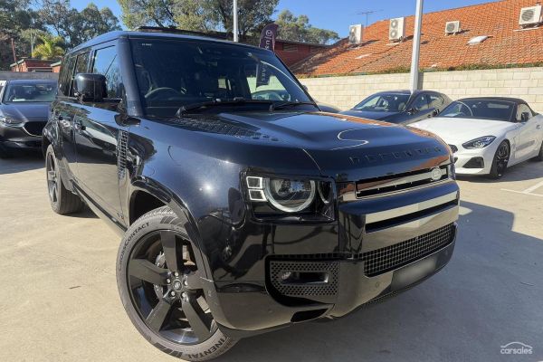 2022 Land Rover Defender  110 P525 image