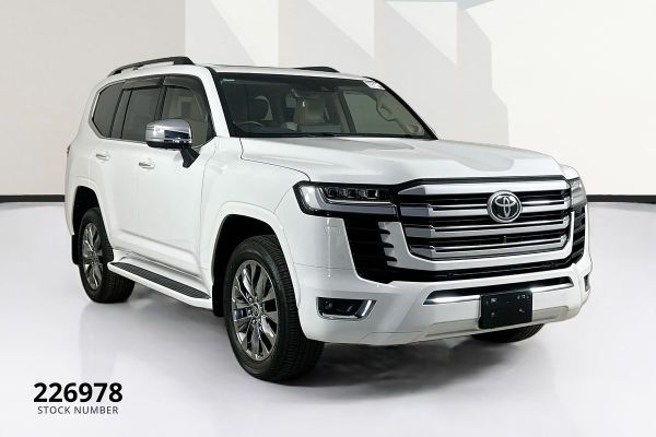 2023 Toyota Landcruiser FJA300R Sahara ZX image