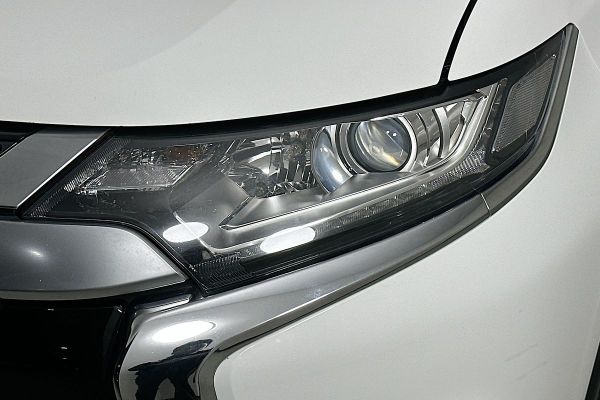 2018 Mitsubishi OUTLANDER ES 7 SEAT (AWD) ZL MY19 image