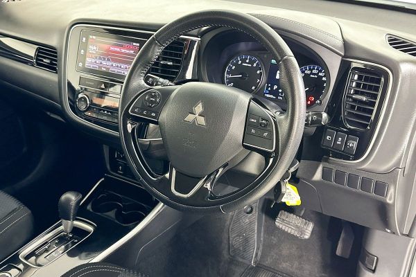 2018 Mitsubishi OUTLANDER ES 7 SEAT (AWD) ZL MY19 image