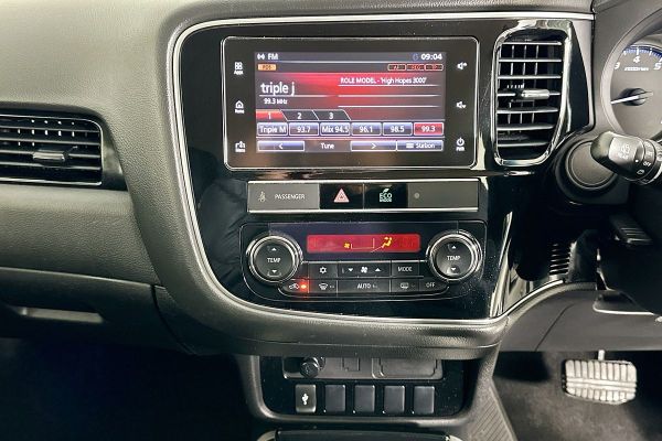 2018 Mitsubishi OUTLANDER ES 7 SEAT (AWD) ZL MY19 image