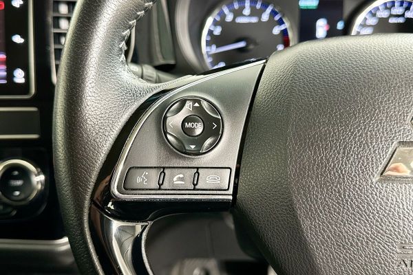 2018 Mitsubishi OUTLANDER ES 7 SEAT (AWD) ZL MY19 image
