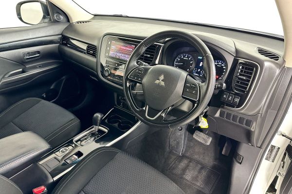 2018 Mitsubishi OUTLANDER ES 7 SEAT (AWD) ZL MY19 image
