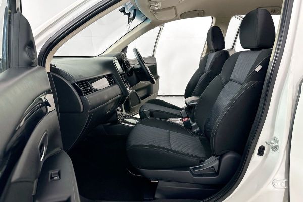 2018 Mitsubishi OUTLANDER ES 7 SEAT (AWD) ZL MY19 image