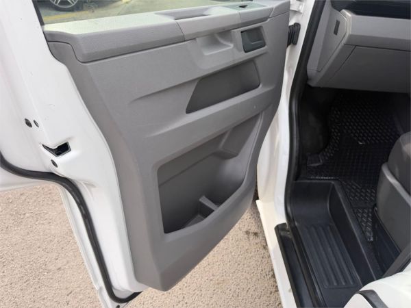 2021 Volkswagen Transporter T6 TDI340 image