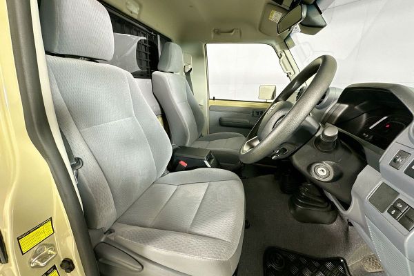 2025 Toyota Landcruiser VDJL79R GXL image