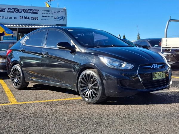 2011 Hyundai Accent Sedan RB Active image