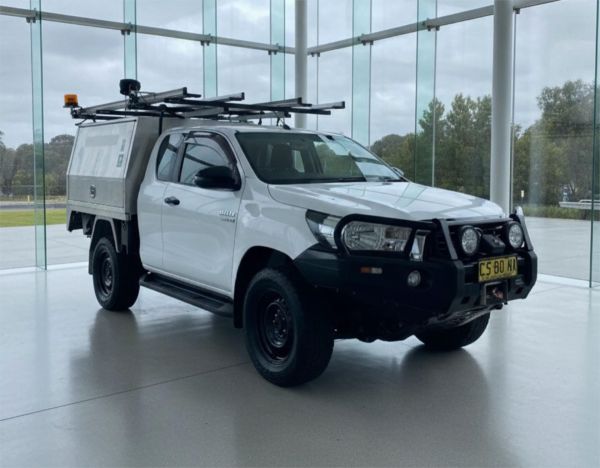 2018 TOYOTA HILUX X CAB C/CHAS GUN126R MY17 SR (4x4) image